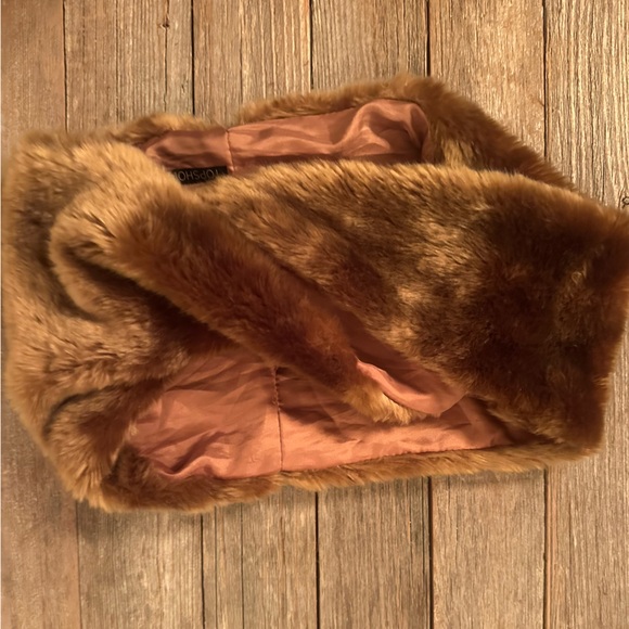 Topshop | Faux Fur Stole - Picture 4 of 4